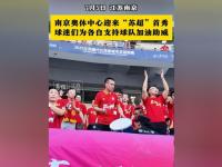 半岛体育-勒沃库森球迷热情助威，为球队加油助威