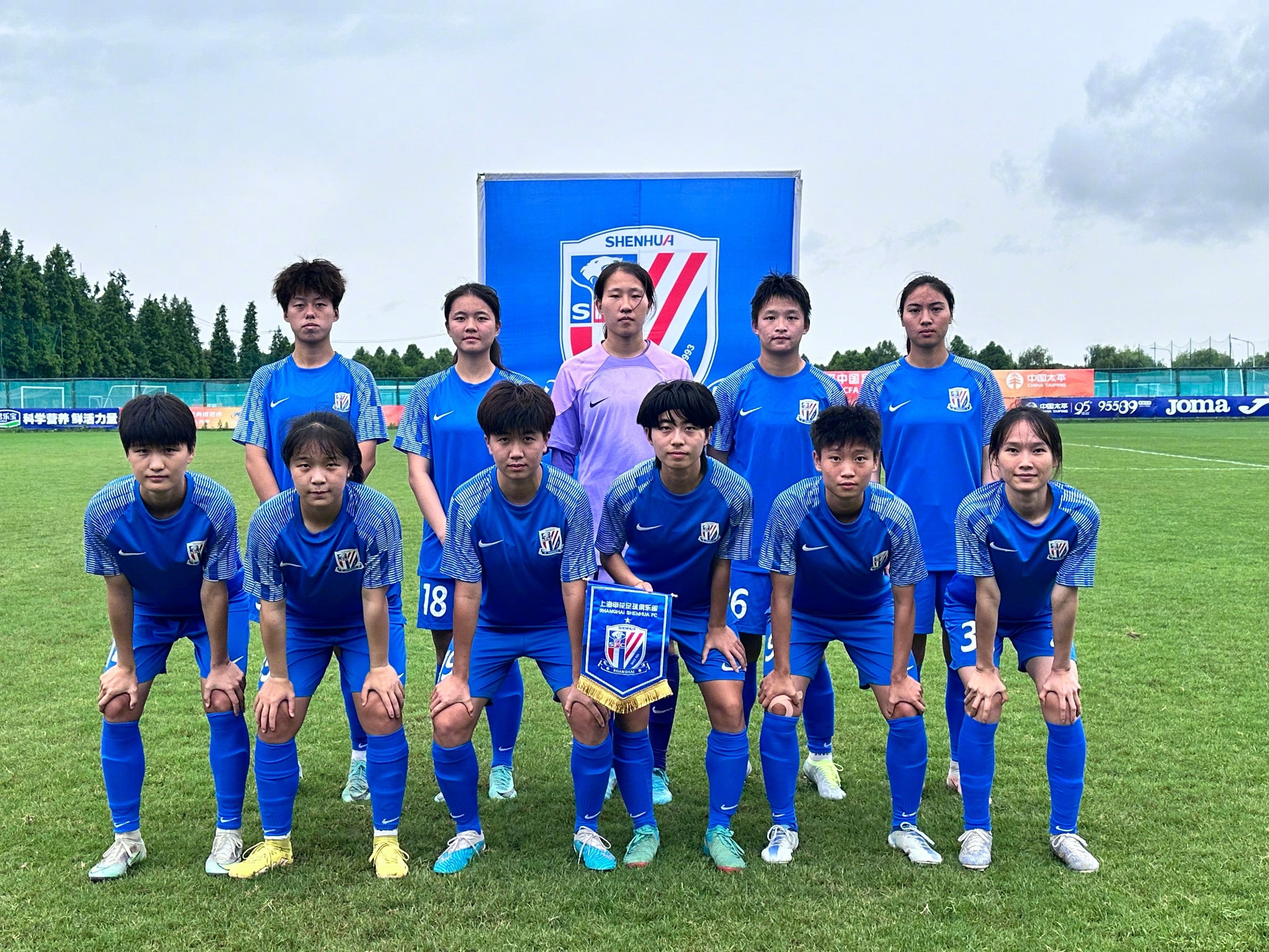 国际女足联赛：冠军之争激烈进行的简单介绍
